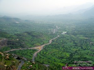 صور محافظة اب السياحية مدينة إب خلف الجبال الخضراء