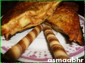 توست فرنسى بالموز وزبدة الفول السودانى