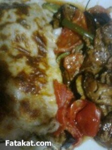 عمل مسقعة باللحمة والبشاميل خطيرة