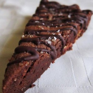 كيك الشيكولاتة بالتمر والمكسرات