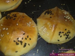 طريقه عمل عجينه المعجنات وكيفه تشكيلها