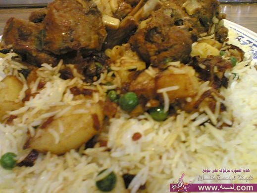 طريقة عمل اللحم المشوي بالفرن مع الأرز طريقة عمل اللحم المشوي بالفرن مع الأرز