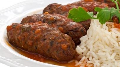 كيفية عمل كباب بصلصة طماطم كيفية عمل كباب بصلصة طماطم