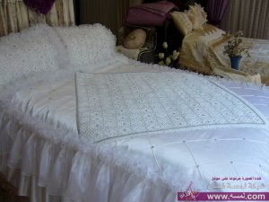 مجموعة مفارش سرير للعروس مزينة بالكروشيه المطرز