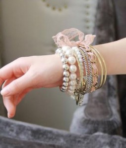 اساور للمعصم تأخذ العقل 2014