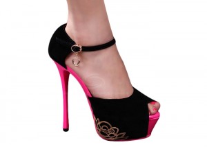 صندل كعب عالي باللون الأسود ناعم وراقي جدا ادخلى وشاهدي بنفسك 2014