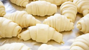 مجموعة من الأفكار ووصفات الحلويات التي تحضّر مسبقاً لتوفير الوقت