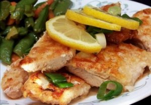 طريقة عمل صدور الدجاج مع صوص الليمون والزبدة