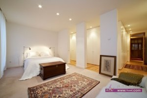 interesting-bedroom-light-track-lighting-wall-light-room-lights-home-lighting-indoor-light-lighting-design-feature-light-recessed-lighting-simply-interior-lighting-design-948x631