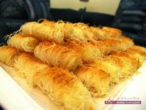 طريقة عمل اصابع الكنافة بالمكسرات بالصور