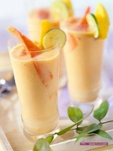 مكرونة بشاميل بالدجاج وشوربة الكريمة وسمبوسات الشاورما للسحور أما الحلو أكواب الكنافة بالآيس كريم