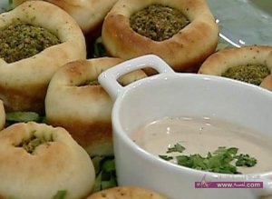 معجنات رمضان سهلة  طريقة عمل فطائر بالجبنة والبقدونس