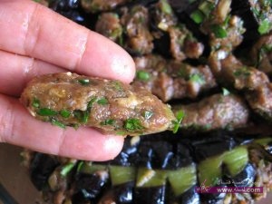 طريقة عمل باذنجان بالكفتة