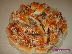 بالصور مقبلات رمضان لفائف باللحم والزيتون