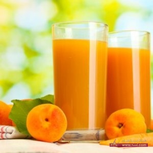 عصير الجزر الصحي بمذاق الخوخ