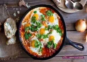 الشكشوكة الشهية بالسجق والبطاطس