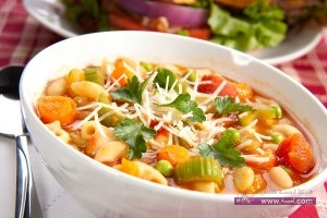 دجاج مشوى وشوربة الخضراوات بالنودلز وحواوشى والكنافة بالفستق