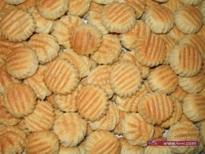 طريقة عمل المعمول بالجوز