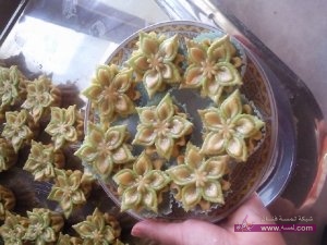 حلويات العيد على شكل ورد