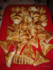 معجنات كرواسون مع صوص الحلويات