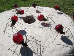 ideas-for-recycling-light-bulbs-10__880