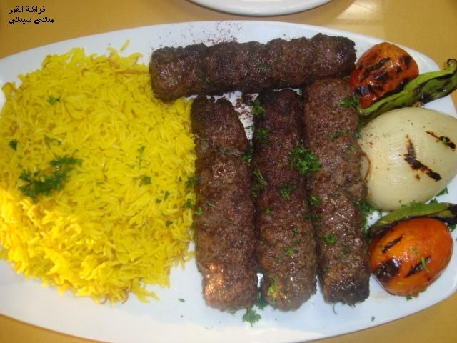 أرز اصفر مع الكباب وأرز أصفر بالدجاج والخضروات