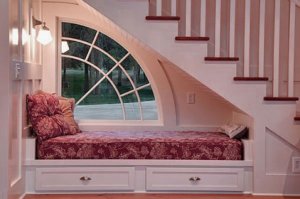 افكار ابداعية لديكورات تحت سلم الدرج 2017