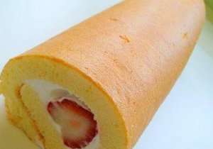 طريقة سهلة لصناعة “السويسرول” أو “سويسرول الشوكولاه” في المنزل