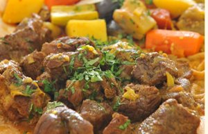 لحم-الضأن-بالخضراوات-مع-خبز-المرقوق