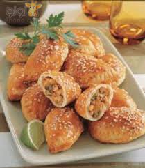 فطائر مقلية محشية بالدجاج والكزبرة