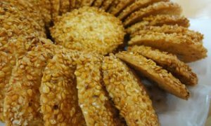 11508-sweet-biscuits-coconut-and-sesame