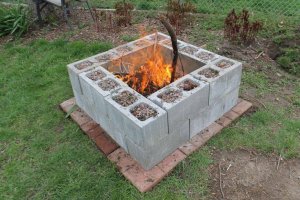 Cinder-Block-Outdoor-Crafts12