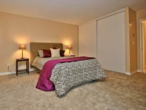 Warm Carpet Wall Mounted Headboard Luxurious Quilt Table Lamps