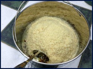 Add-rice-with-onions