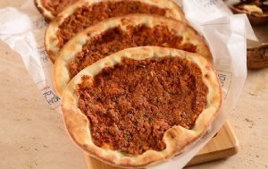 اللحم-بعجين-بدبس-الرمان