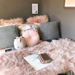 الاهتمام عند اختيار السجاد بما يتناسب مع المساحة وطلاء الحوائط والاثاث ديكورات راقيه جدا 