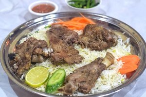 مدفون اللحم بقدر الضغط