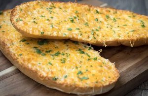 خبز-الثوم-بالجبن
