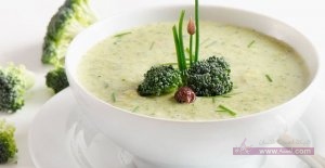 شوربة البروكلي بالجبن الشيدر فرايديز