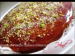 كعكة تمر هشة طرية غير ناشفة من ألذ الكعكات الاسفنجية