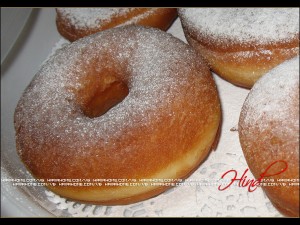 الدونات بالسكر البودرة   بالشوكولاالمميزة