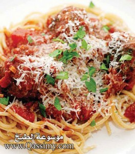 كرات اللحم مع السباغيتي وصلصة الطماطم