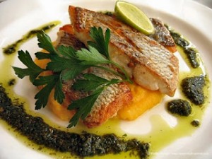 السمك المشوى بالزيت والليمون