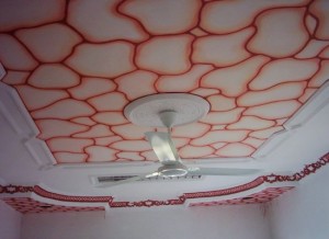 ديكور السماء بثلاثة دهانات المزج بين الدهان القديم والمعجون.