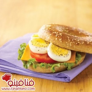 تناول البيض يجدد شباب بشرتك