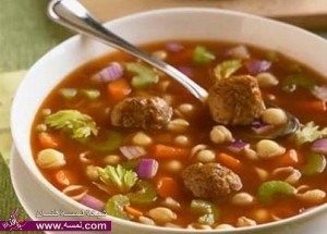 طريقه عمل شوربة الكفته بالخضرا وصلصلة البندورة بالصور