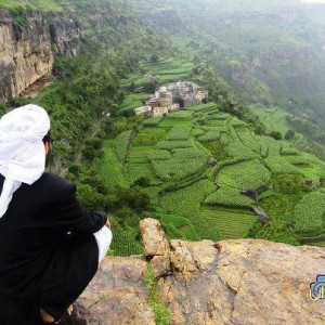 مناطق سياحية في اليمن منها “إب الخضراء” والمحويت” وعدن” والمكلا” وتعز” وصنعاء”