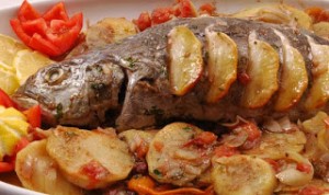 كيفية عمل السمك المشوى مع البطاطس