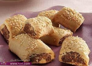 طريقة عمل القراقيش بالعجوة (كعب الغزال)