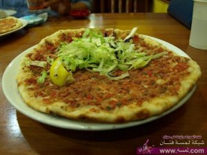 اللحم بعجين